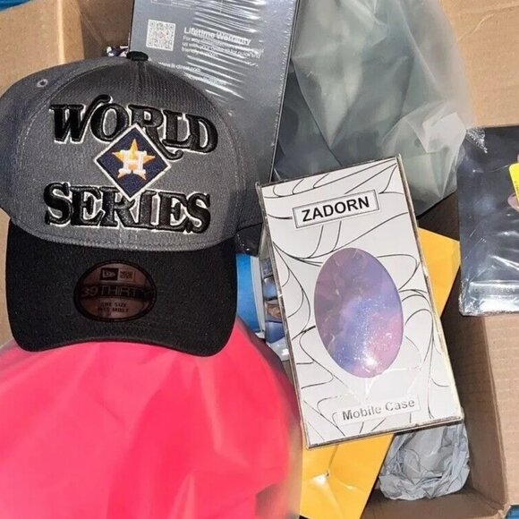 $200+ 👽 Clothes, Electronics, & MORE Mens Mystery Box - Picture 1 of 9